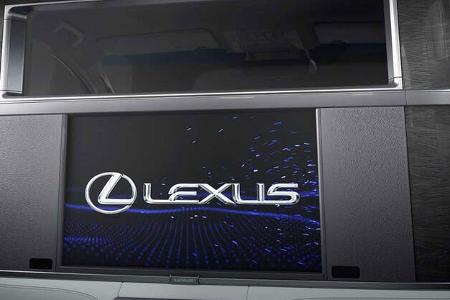 Lexus LM 300h
