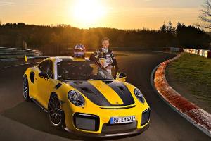 Ferrari knapp hinter Porsche