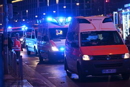 Auto fährt in Menschenmenge auf Magdeburger Weihnachtsmarkt Auto fährt in Menschenmenge auf Magdeburger Weihnachtsmarkt
