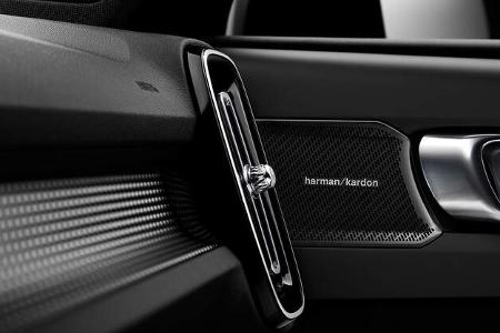 Volvo XC40 (2018) Studio