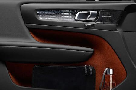 Volvo XC40 (2018) Studio