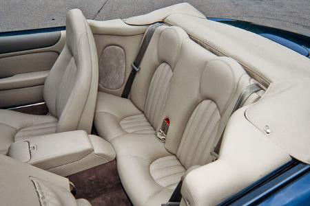 Jaguar XK8, RŸcksitze