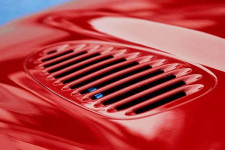 Jaguar XK8, Entlu_ftungsschlitze