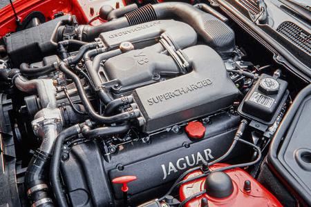 Jaguar XK8, Motor