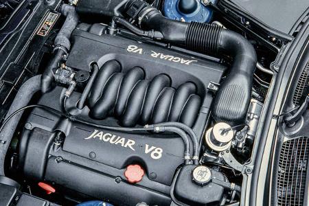 Jaguar XK8, Motor