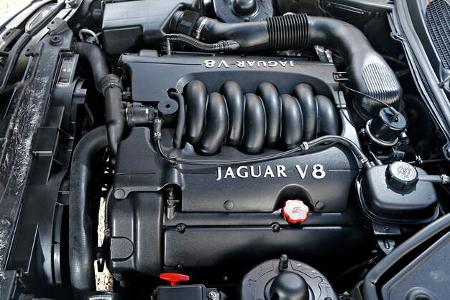 Jaguar XK8 (X100), Motor