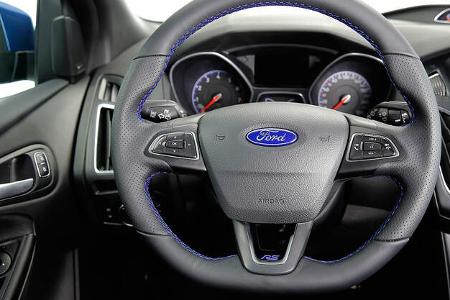 Ford Focus RS 2015, Cockpit, Innenraum, Lenkrad