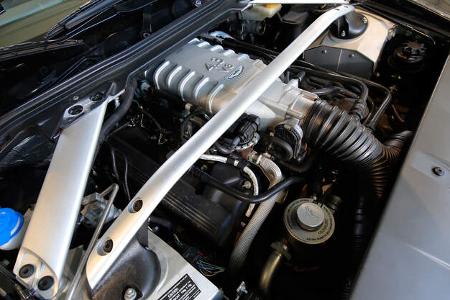 Aston Martin V8 Vantage, Motor