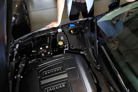 Jaguar XKR, Motor