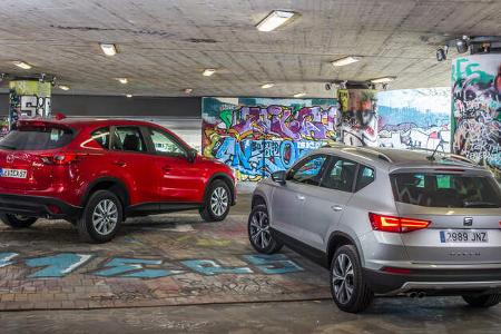 Mazda CX-5 2.0 G 165, Seat Ateca 1.4 TSI, Heckansicht