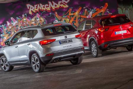 Mazda CX-5 2.0 G 165, Seat Ateca 1.4 TSI, Heckansicht