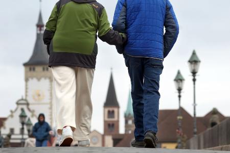 Für Rentner soll es 2025 einen Aufschlag geben.