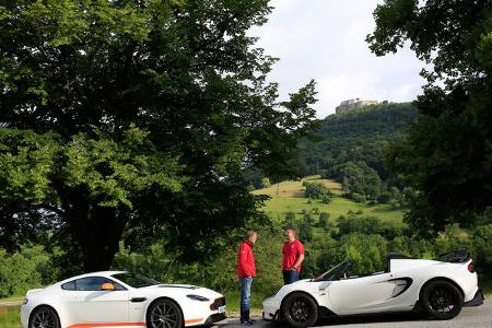 Aston Martin V12 Vantage S, Lotus Elise Cup 250, Seitenansicht