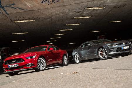 Chevrolet Camaro Coupé 6.2 V8, Ford Mustang GT Fastback 5.0 V8