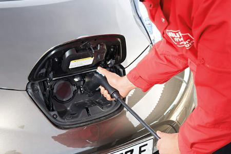 Nissan Leaf, Strom laden