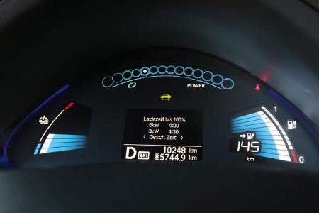 Nissan Leaf, Anzeigeinstrumente