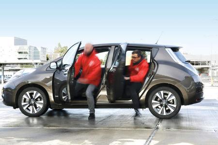 Nissan Leaf, Seitentüren, Aussteigen