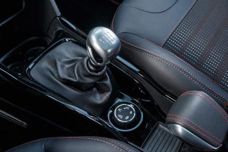 Peugeot 2008 BlueHDi 120, Schalthebel