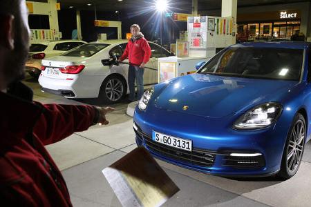 BMW 750d xDrive, Porsche Panamera 4S Diesel, Tankstelle