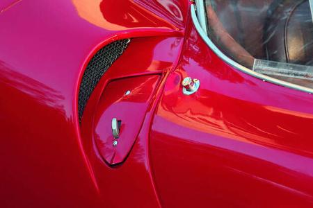 Alfa Romeo T33/2 Stradale