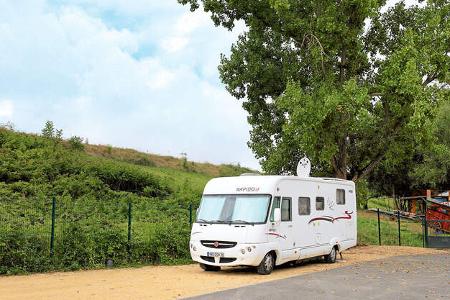 Valence d’Agen: attraktiver Stellplatz am Kanal.
