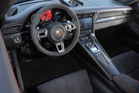 Porsche 911 Carrera GTS, Cockpit