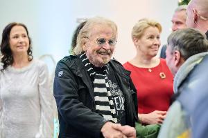 Obdachlose feiern mit Frank Zander
