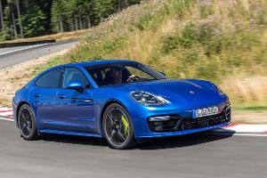 Plug-in-Hybrid mit 680 PS für Spitze 310