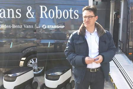 Mercedes Sprinter und Starship-Lieferroboter