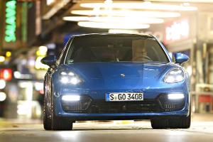 Sportwagen mit Ladefläche und V8