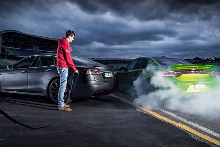 Tesla Model S P100D - Dodge Charger Hellcat - Test 