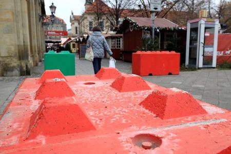 Bislang ist unklar, wie der Täter trotz Betonklötzen auf den Weihnachtsmarkt gelangen konnte. 