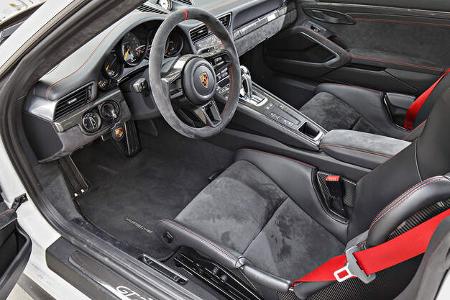 Porsche 911 GT2 RS, Interieur