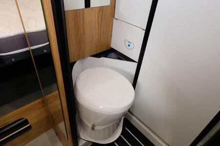 Campingbus Karmann Dexter 580 Toilette