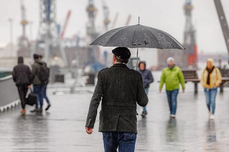 Ungemütliches und stürmisches Wetter ist für die Nordseeküste vorhergesagt - doch die befürchtete Sturmflut ist ausgeblieben. Ungemütliches und stürmisches Wetter ist für die Nordseeküste vorhergesagt - doch die befürchtete Sturmflut ist ausgeblieben.