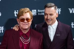 "Fröhlicher Jahrestag für uns": Elton John feiert Ehe-Meilenstein