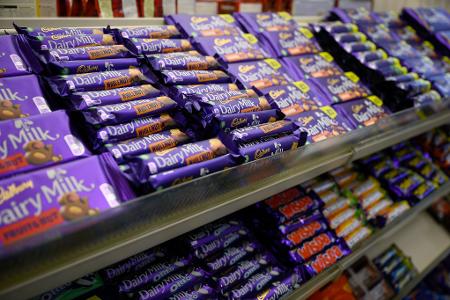 Fehlen an keinem Kiosk in Großbritannien: Artikel von Cadbury. (Archivbild)