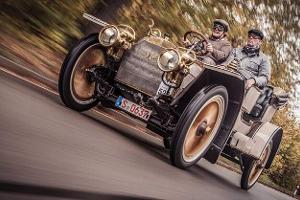 So urtümlich fährt das erste moderne Automobil