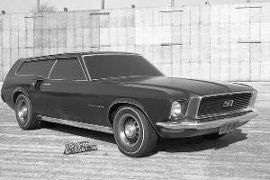 Sollte der Ford Mustang ein Viertürer werden?