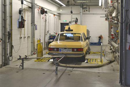 Mercedes 240D_W123_Abgastest