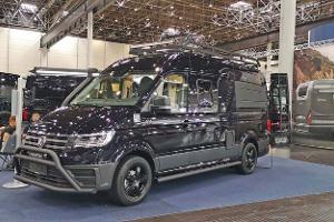 Brutaler Offroad-Camper mit Bad und Gastank