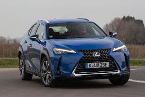 Lexus wagt sich an den Stecker