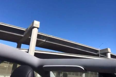 Tesla Model Y mit fehlendem Glasdach