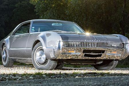 Oldsmobile Toronado Hardtop Deluxe (1967)