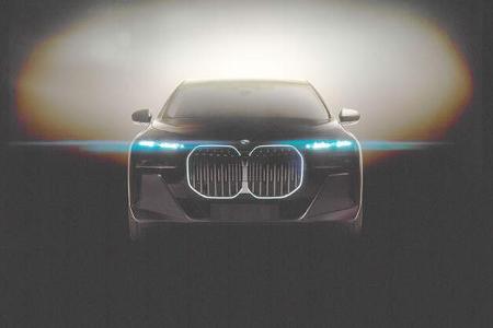 BMW i7