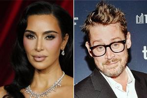 Mit Macaulay Culkin: Kim Kardashian teilt bizarres Weihnachtsvideo