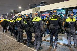 Gewaltnacht von Amsterdam: Gericht verurteilt fünf Männer