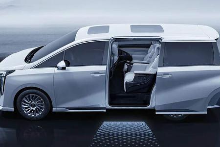 GAC M8 MPV