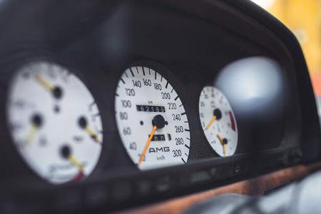 Mercedes-Benz W126 560 SEL AMG 6.0 S-Klasse V126 (1989) Instrumente weiße Skalen