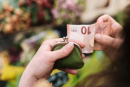 Woman paying for Flowers with 10 Euro Bill